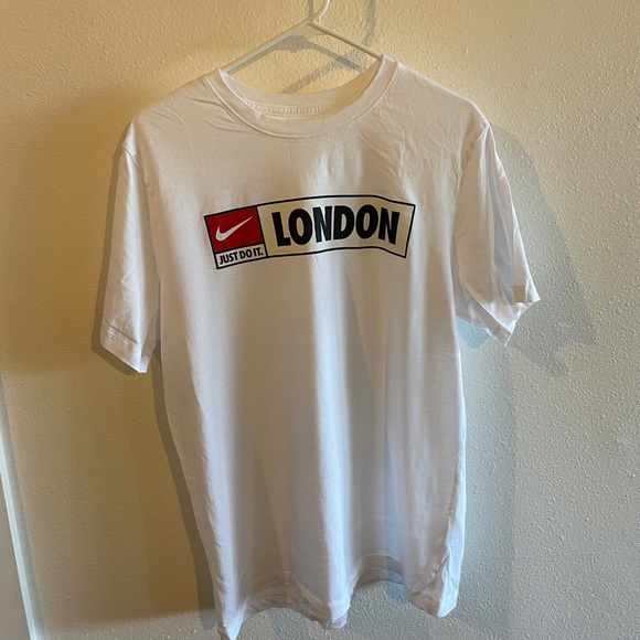 Nike London Tee - Picture 1 of 3